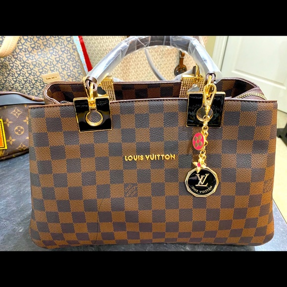 Meet your Posher, Gloria - Picture 3 of 5